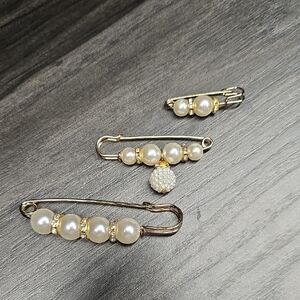 Elegant Gold and Pearl Safety Pin Brooch Set